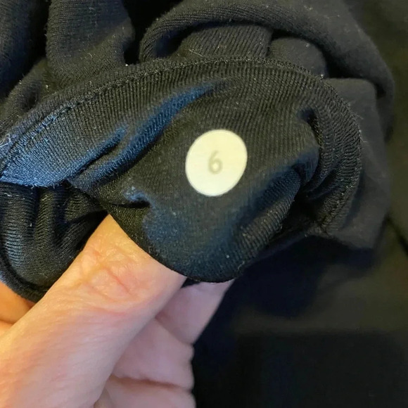 Lululemon Black Leggings Sz 6 - Picture 4 of 5